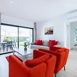 Surf بيت للعطل ساغريش